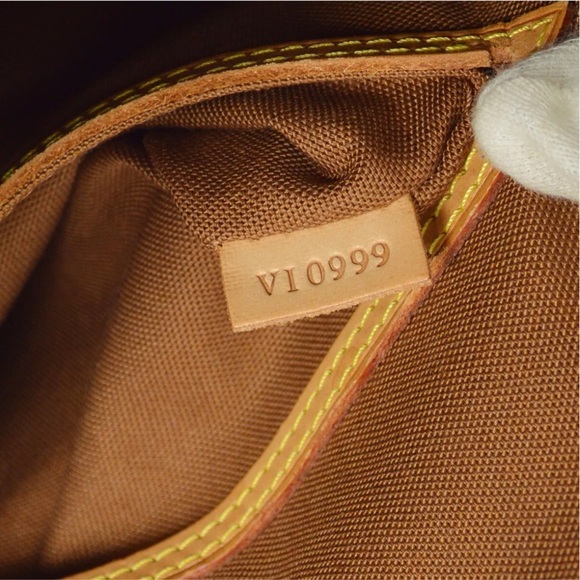 ✨🛍️ Louis Vuitton Monogram Alma Handbag - Picture 6 of 6